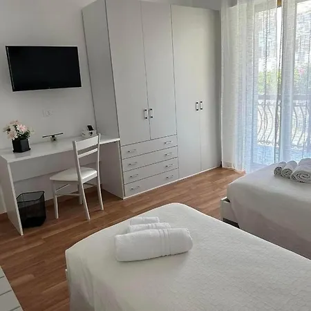 Nuova Bed and breakfast Paola